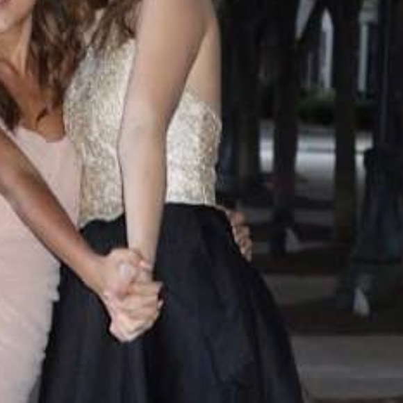 Gold Lace dress - Picture 2 of 4